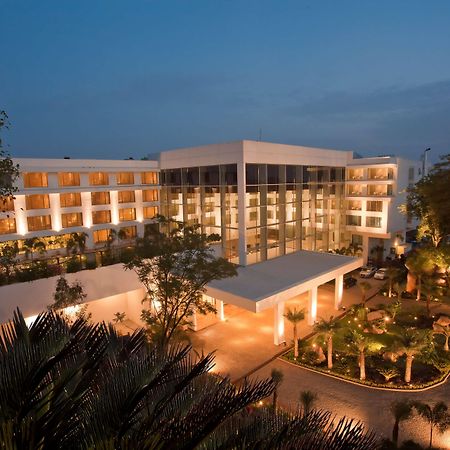 Radisson Blu Plaza Hotel Hyderabad Banjara Hills Exterior photo The Royal
