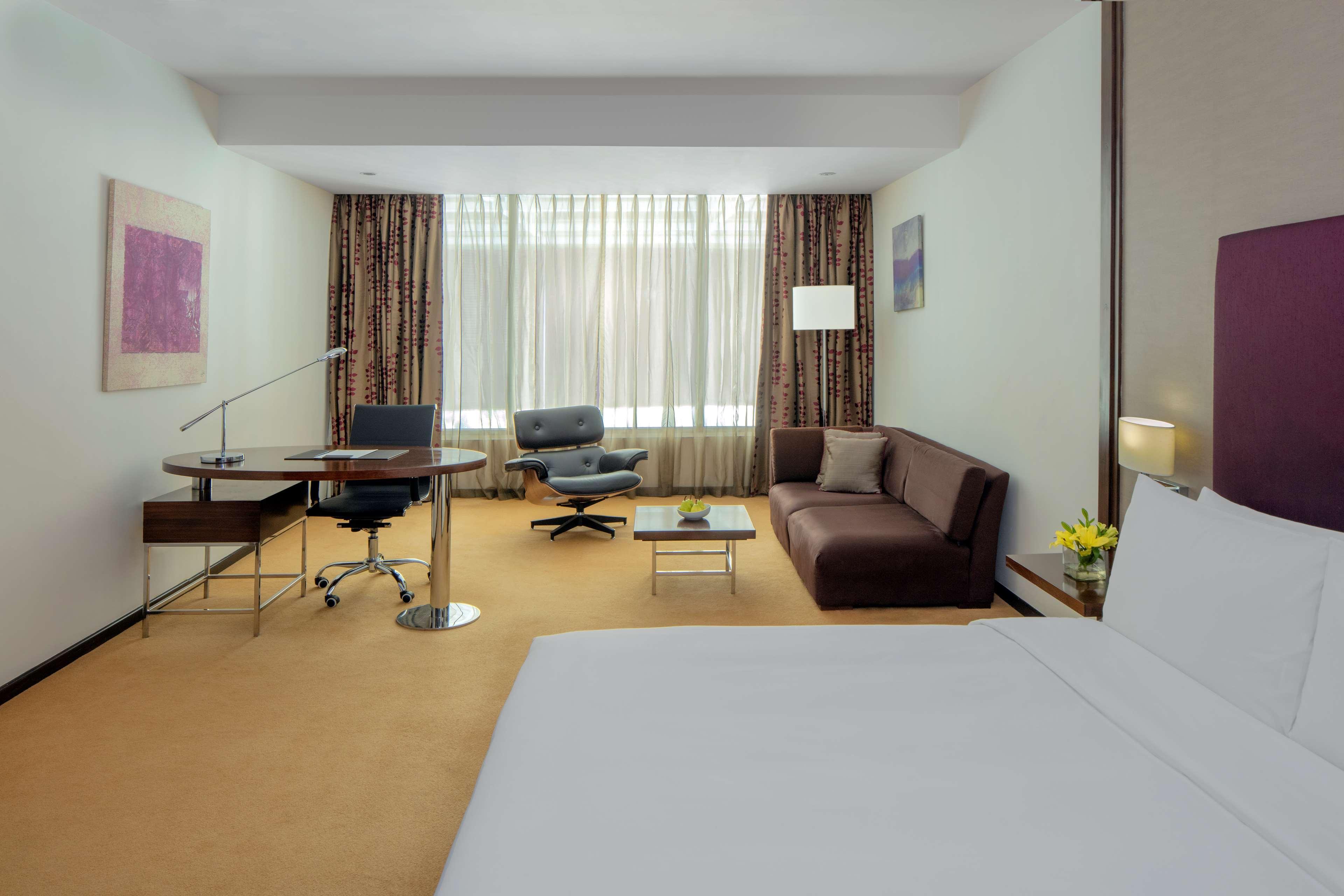 Radisson Blu Plaza Hotel Hyderabad Banjara Hills Exterior photo A room at the hotel